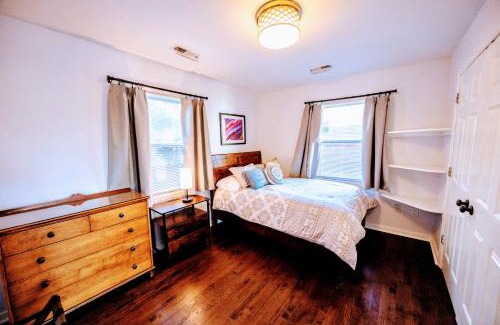Arlington House | Relax with our 2BR Retreat! Minutes to DC and Pet is Ok! BBQ and Free Parking