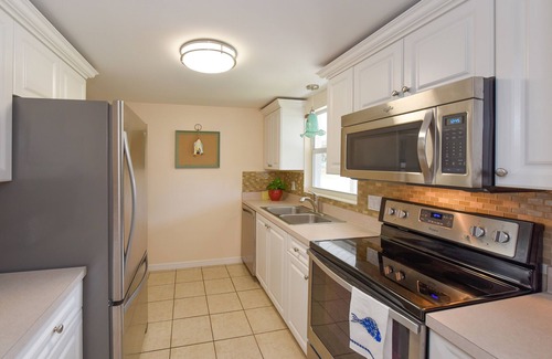Gulf Gate Estates House | Relax year round in beautiful Sarasota
