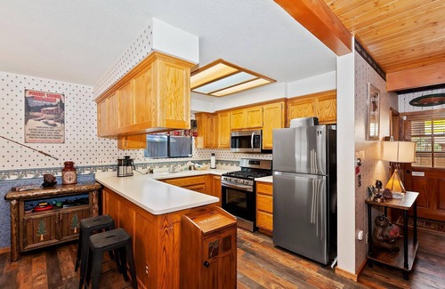 Fox Farm Cabin | Relaxation Flats by Destination Big Bear : Close to the Lake! Hot Tub! Boat Parking! Propane BBQ!