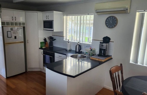 Wynnum Apartment | Relaxed Bayside Living Sleeps 4