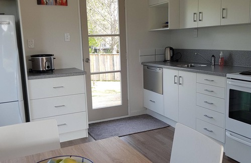 Foxton Beach Cottage | Relaxed Beach Retreat, mod family friendly bach quiet clean close to beach WIFI