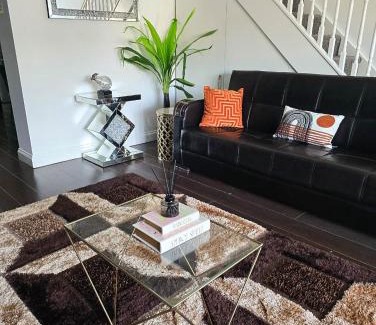 Leigh-on-Sea Apartment | Relaxed Leigh-on-Sea Escape, Family-Friendly & Contractor Stays
