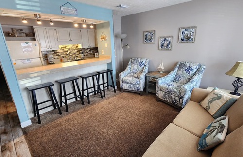 Holiday Beach Condo | Relaxing 1Br Condo sleeps 4. Pool outside back door. Beach Access.