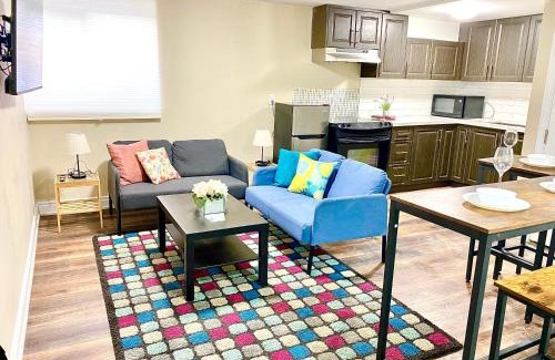 Erin Mills Apartment | Relaxing 3 Bedroom Basement Stay