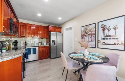 Middle River Terrace House | Relaxing 3BD - Pool - BBQ - Games - Close to Beach
