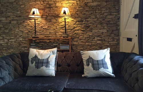 Castle Combe Cottage | Relaxing and comfortable 16th century cottage on the edge of picturesque village