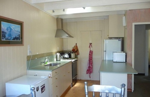 Kelvin Heights House | Relaxing and practical