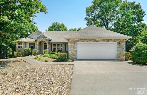 Bella Vista House | Relaxing BV Home near Golfing, Hiking, & Lakes