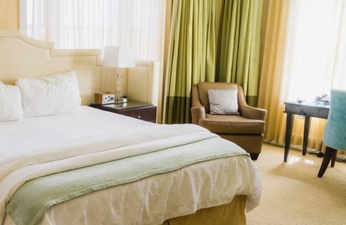 Goose Hollow Hotel | Relaxing Getaway Awaits! 2 Stylish Units, Pet-friendly, Near Japanese Garden!