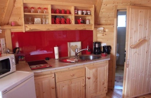 Mantoche Cottage | Relaxing getaway in red kota by the Saône