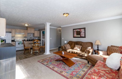 Monroe House | Relaxing home near Interstate 75