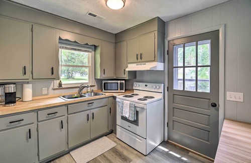 Ingles House | Relaxing home! Steps to the lake