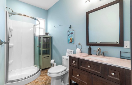 Celista Cottage | Relaxing Lake Escape ~ Waterfront ~ Scenic Views