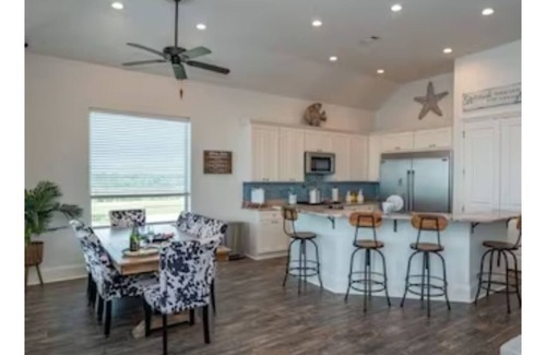 New Orleans East Area House | Relaxing lake house 30 minutes from downtown New Orleans