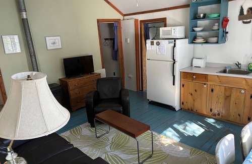 Lakefield Cottage | Relaxing Lucky Dog Cottage Retreat at the Lake Edge Cottages!