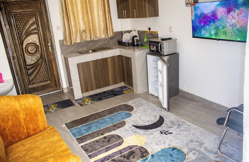 Mtwapa Apartment | Relaxing Oasis: Rooftop Pool, Balcony & Free Wifi
