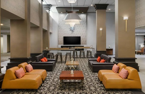 Phoenix Hotel | Relaxing PHX Retreat with Outdoor Pool, Dog-friendly & Free Airport Shuttle
