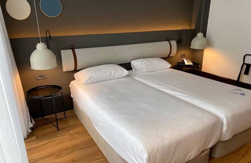 Oisterwijk Hotel | Relaxing Place Near Wooded Trails — Comfortable Stay with Free Parking Included