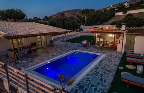 Kalyvia Thorikou House | RELAXING POOL HOUSE IN LAGONISI 1