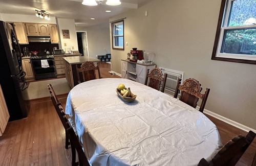 Berkeley Springs Cabin | Relaxing & Rejuvenating Retreat w/Hot tub, Pool, Sauna, & Games for family+pets