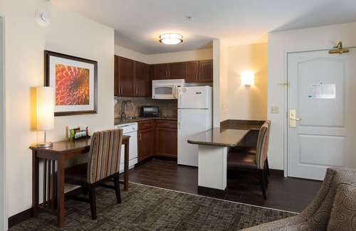 Maumee Condo | Relaxing Retreat Near Downtown Toledo