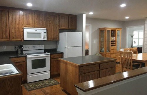 Jones Mills House | Relaxing Retreat on Lake Catherine in Hot Springs! Private Dock! Golf!