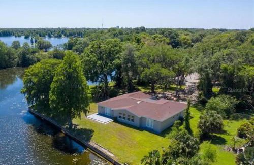 Bearss Plaza House | Relaxing River Views
