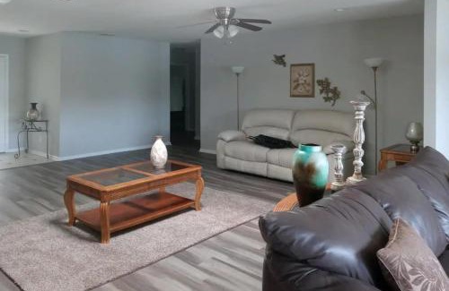 Bearss Plaza House | Relaxing River Views