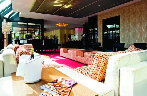 Municipality of Zeist Hotel | Relaxing Stay with On-site Restaurant, Pool, Free Parking, & Peaceful Atmosphere