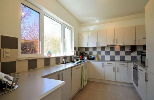 Wepion Villa | Relaxing Villa in Namur with Fenced Garden