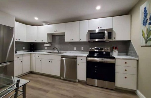 Prince William Apartment | Relaxing Waterfront Private Queen Suite Apartment