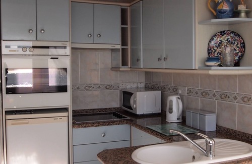 Gibraltar Apartment | Relaxing Well Appointed Beachside Apartment