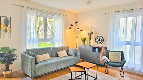 Koenigs Wusterhausen Apartment | RelaxRefugium LUXUS - Küche, Arbeitsplätze, Stellplatz & Komfort für bis 6 Gäste