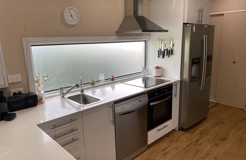 Sanctuary Cove Cottage | RELOCATING TO GOLD COAST? - Available 3 MONTHS - GARDEN COTTAGE - Hope Island.