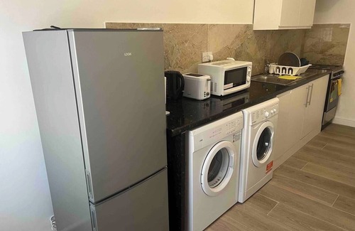 Clayhall Apartment | Remarkable 2-Bed Apartment in Ilford, London