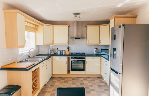 Penylan House | Remarkable 4-bed House in Cardiff