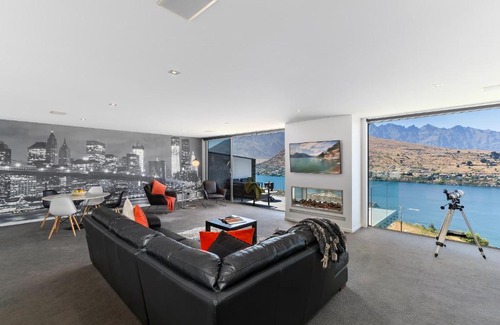 Queenstown House | Remarkable Lake View Modern Executive Home