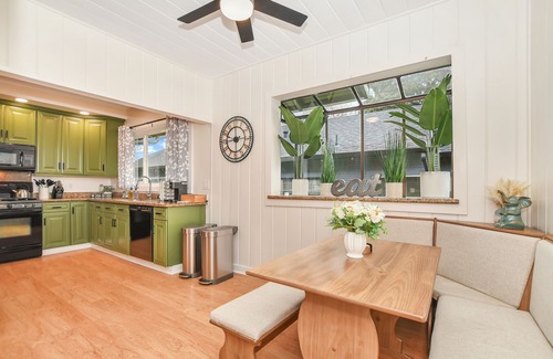 Vallejo House | ~ Remodeled 1918 California Craftsman on a Park ~
