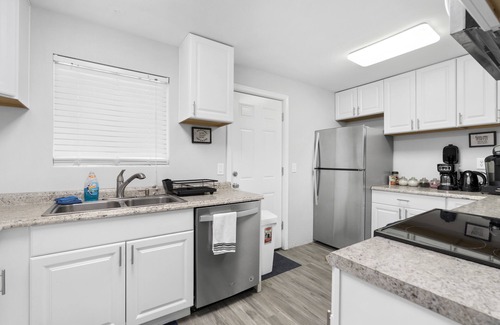 South Westside Apartment | Remodeled 3 bedroom/2 story with AC