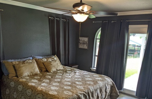 Cedar Creek Reservoir House | Remodeled 4 BR Lake Front Getaway Sleeps 14