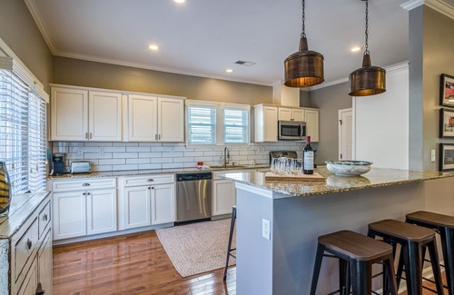 Joffre House | Remodeled 4BR Home in Memphis near Tiger Ln