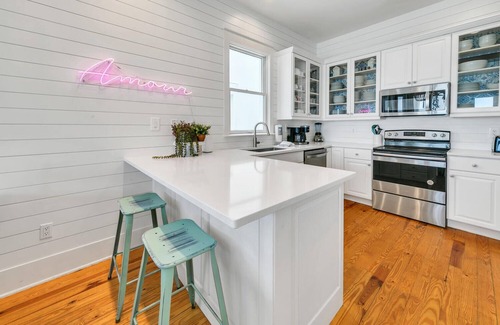 Delos House | Remodeled Beachfront😎 Frangista Delos⛱️⛱️Heated Splash🐠Pool Elevator🐬Beach Serv