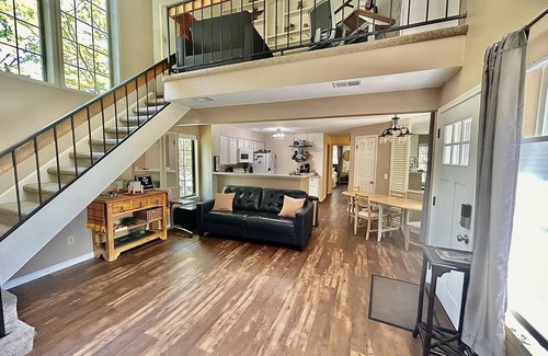 Boulder Condo | Remodeled Condo 2 BDR/2BA + Loft office, pool/hot tub