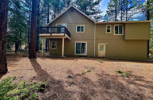 Pioneer Trail House | Remodeled Convenient Tahoe Retreat