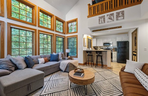 Boyne Falls Condo | Remodeled | Game Room | gas Fireplace | Walking Distance to the Slopes!
