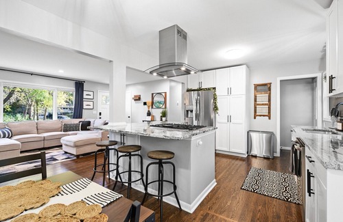 Minnetonka House | REMODELED Home, KING Beds, FAST WiFi