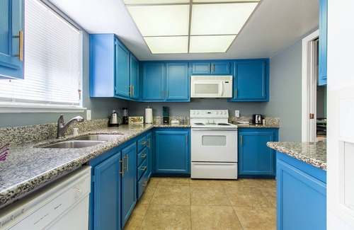 Sunrise Manor House | Remodeled House 10 guests In front of Golf Course