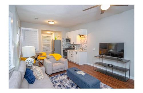 Mahncke Park Apartment | Remodeled Modern 1BR1BA Apt Near Downtown, 5min Pearl