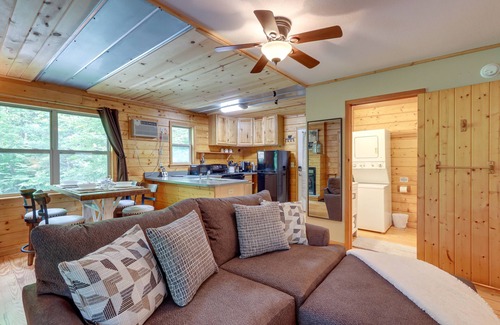 Unaka Cabin | Remote Escape: Murphy Cozy Cabin in the Woods
