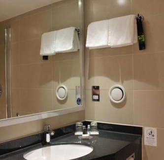 Heathrow Villages Hotel | Renaissance London Heathrow Hotel